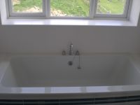 1900mm Deep bath with centre taps 1900mm Deep bath with centre taps